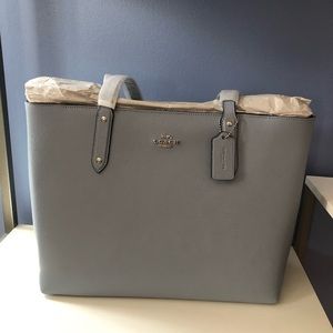 Coach pebbled leather central tote Silver/Mist